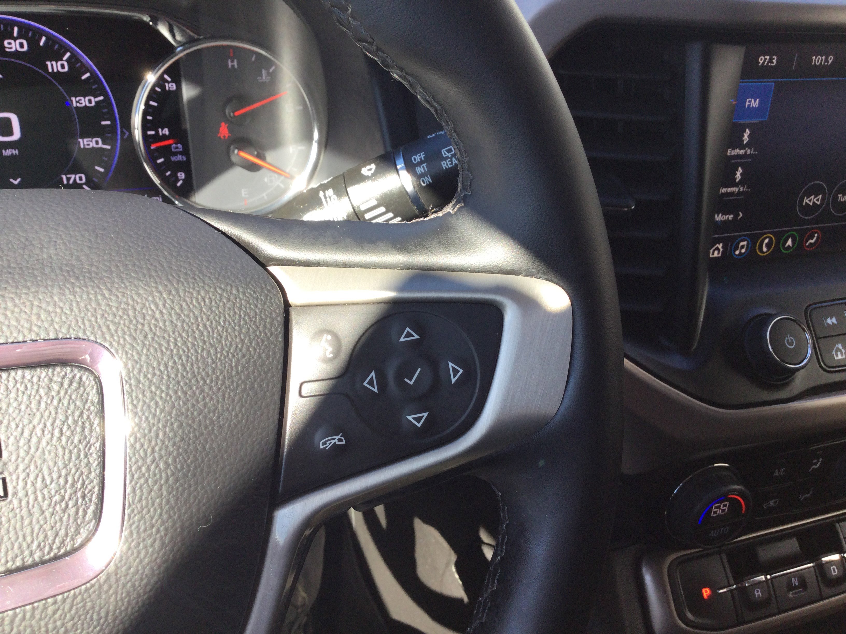 Used 2023 GMC Acadia Denali w/ Denali Ultimate Package image 18