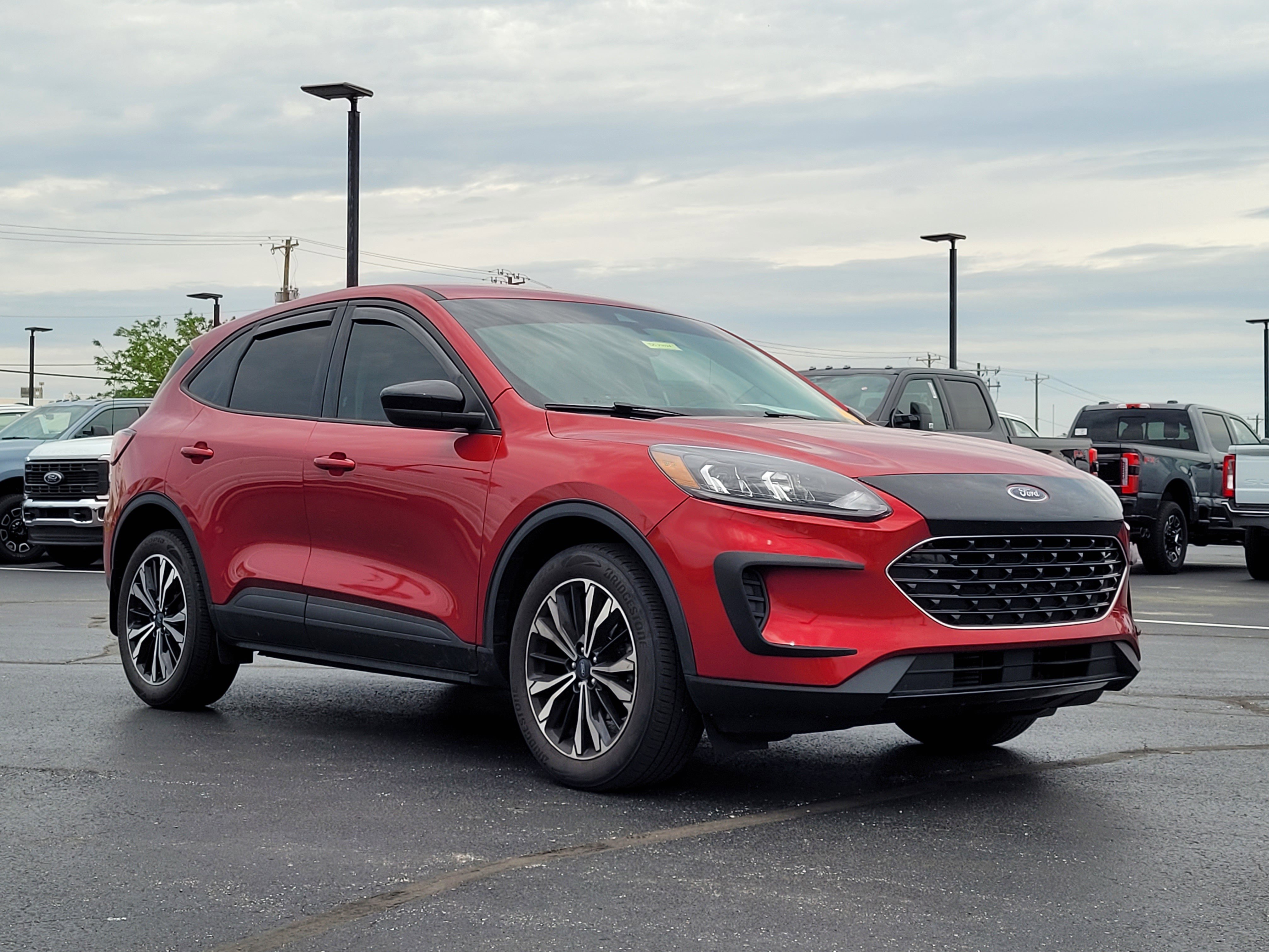 Used 2022 Ford Escape SE w/ SE Sport Appearance Package AWD/4WD image 1