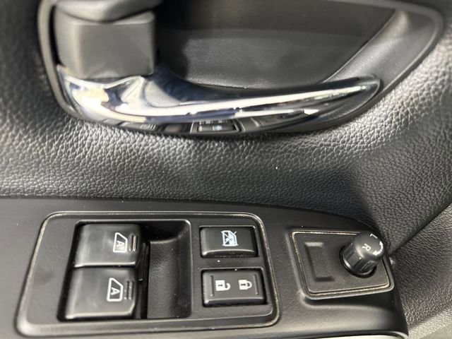 Used 2017 Nissan Titan SV image 21