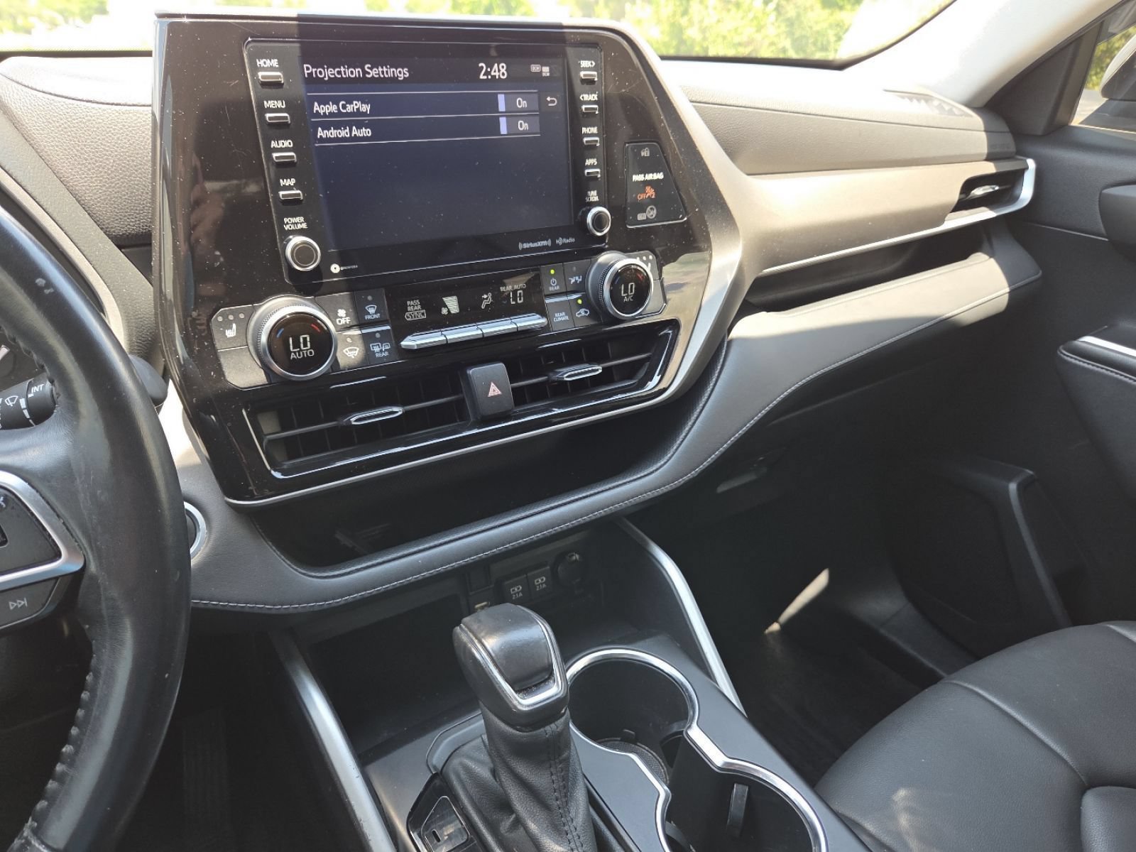 Used 2021 Toyota Highlander XLE FWD image 32