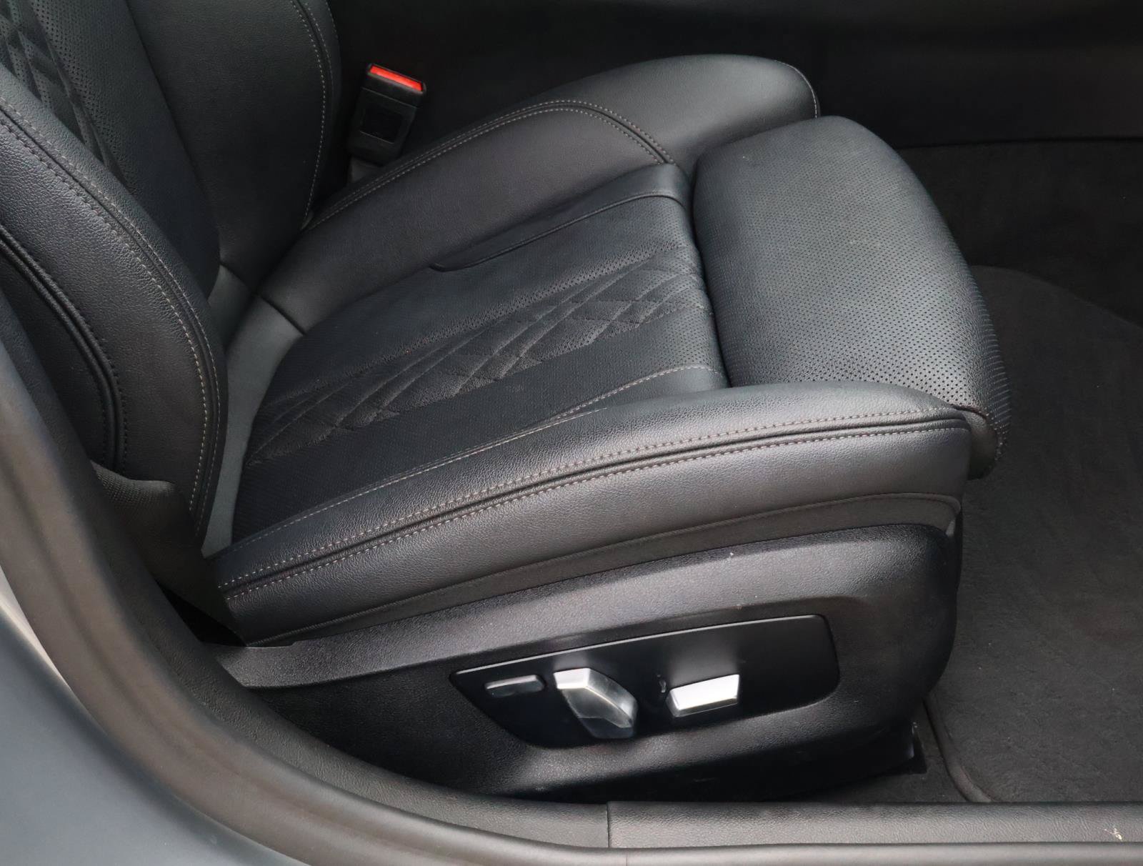 Used 2023 BMW 530i w/ Premium Package RWD image 19
