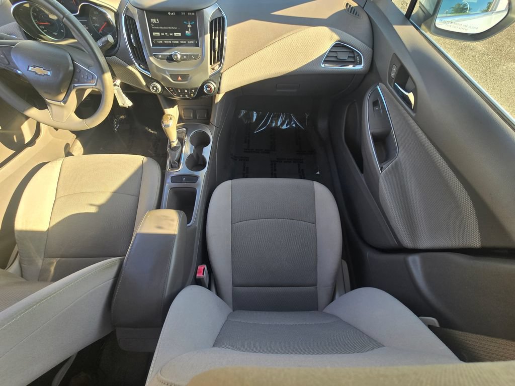 Used 2018 Chevrolet Cruze LT FWD image 16