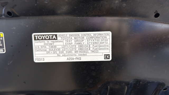 Used 2025 Toyota RAV4 XLE FWD image 30