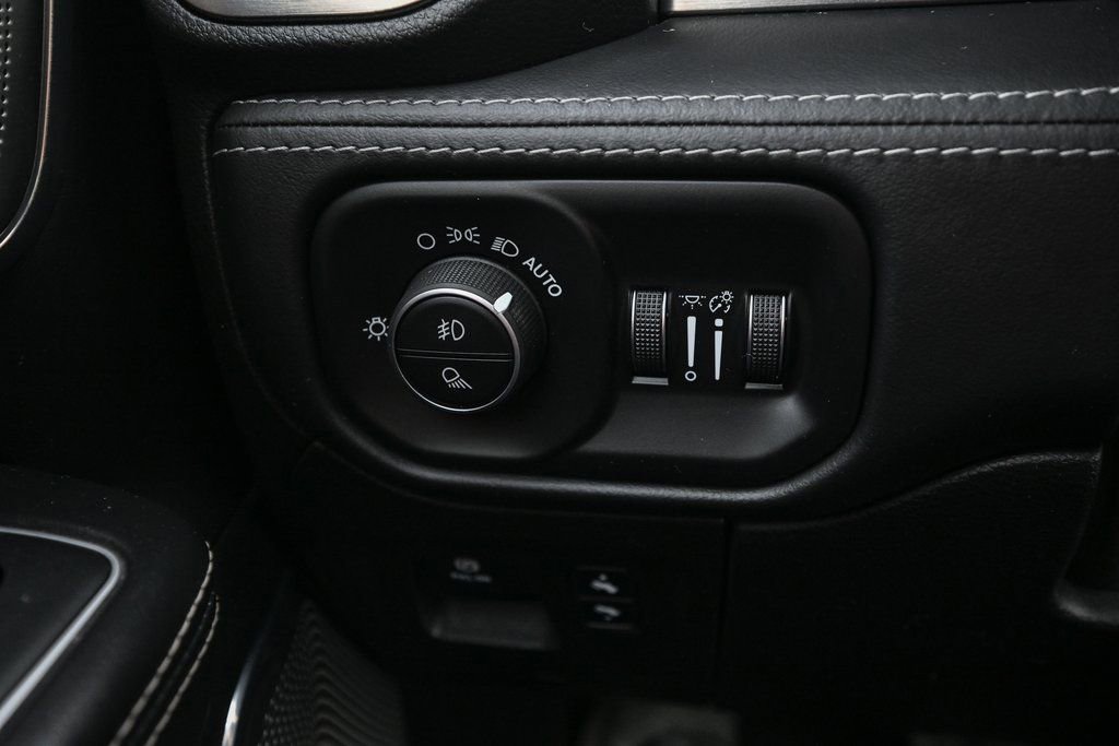 Used 2019 RAM 1500 Limited image 40