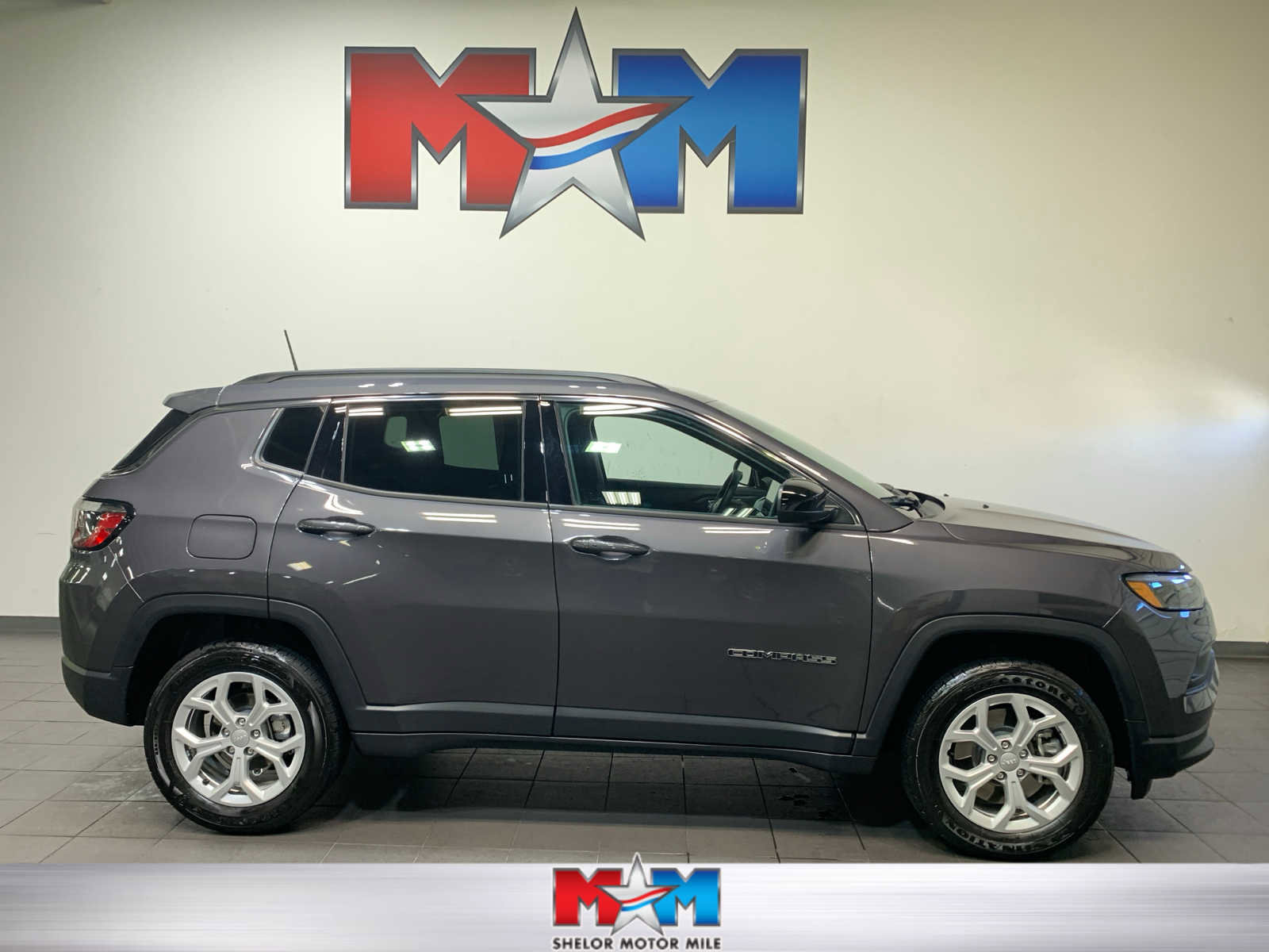 Used 2024 Jeep Compass Latitude image 1