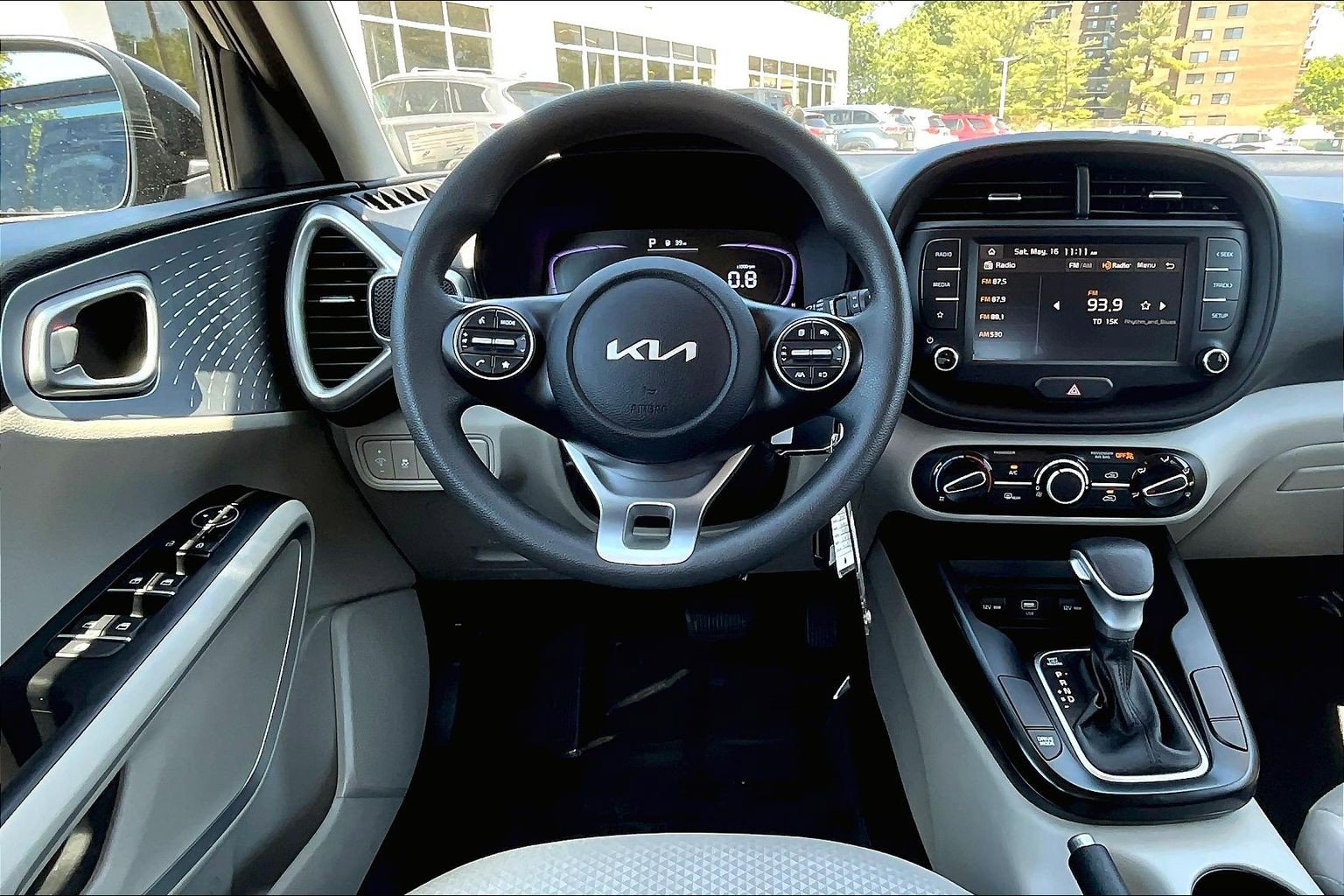 Used 2025 Kia Soul LX FWD image 5