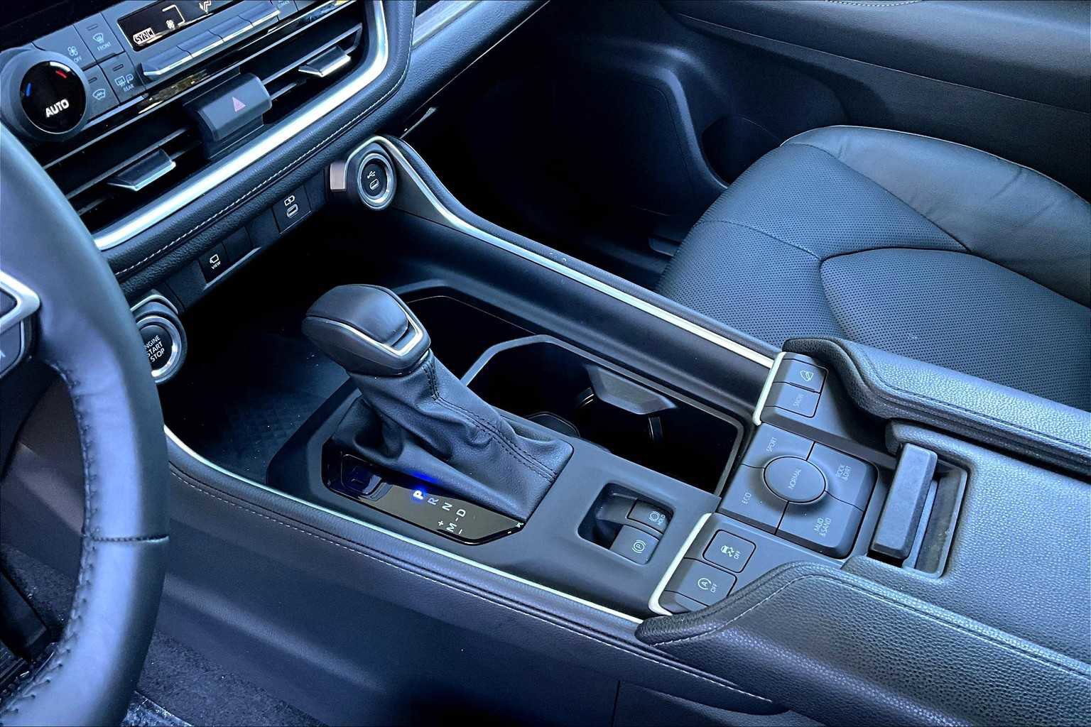 Used 2024 Toyota Grand Highlander Limited image 14