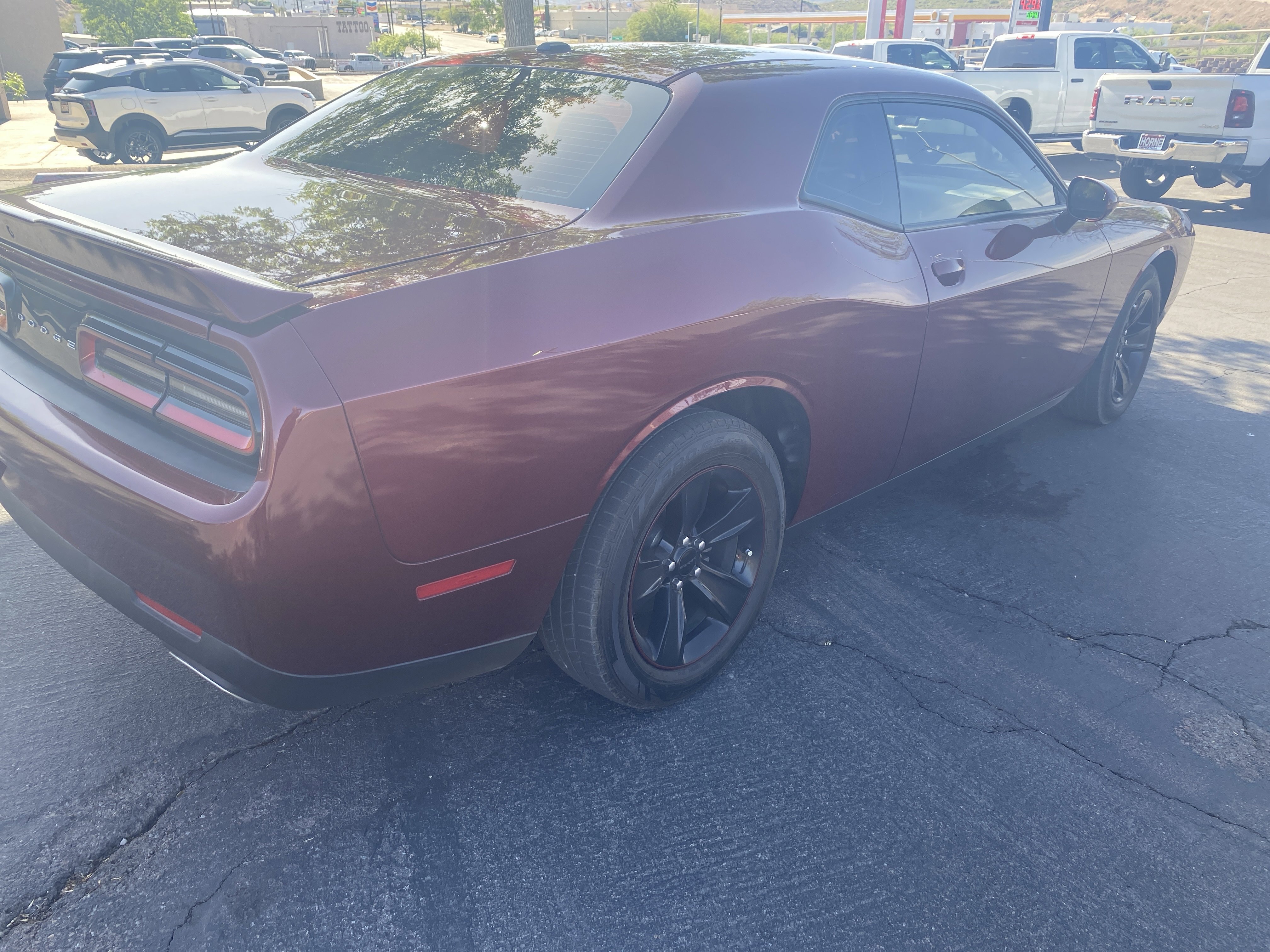 Used 2019 Dodge Challenger SXT image 4