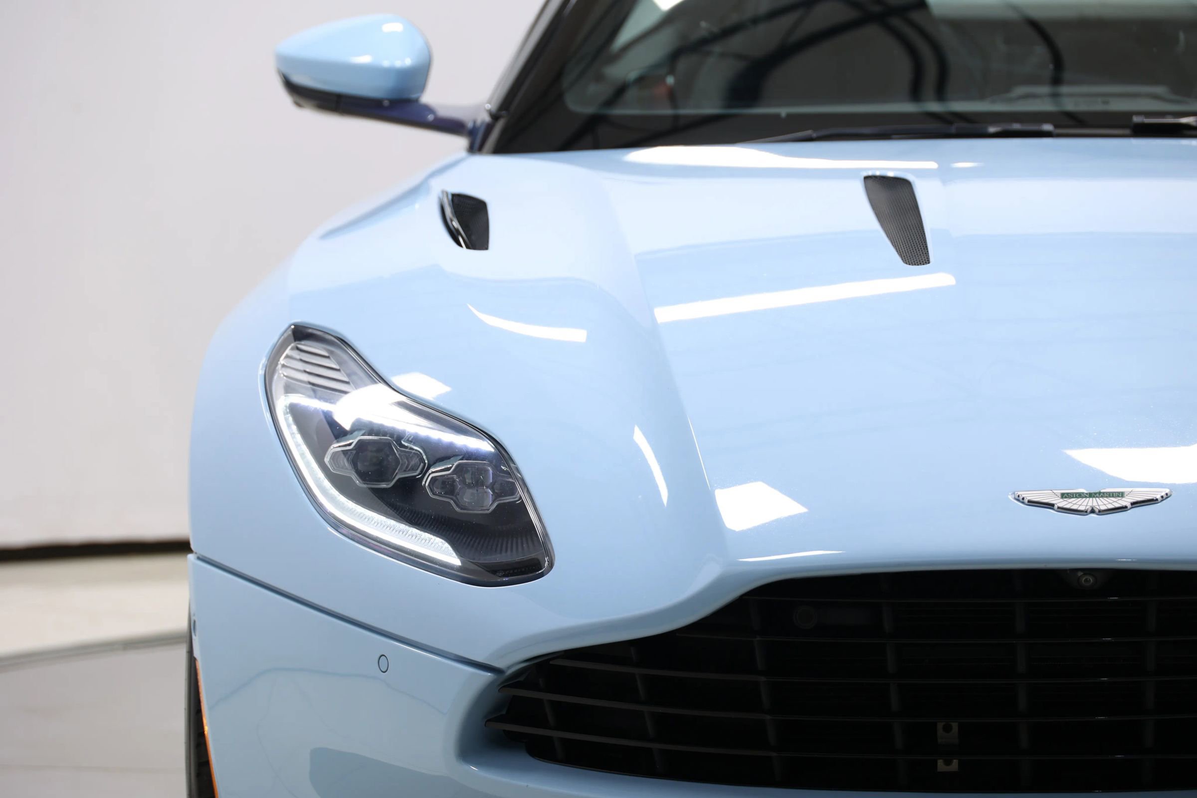 Used 2018 Aston Martin DB11 V12 image 92