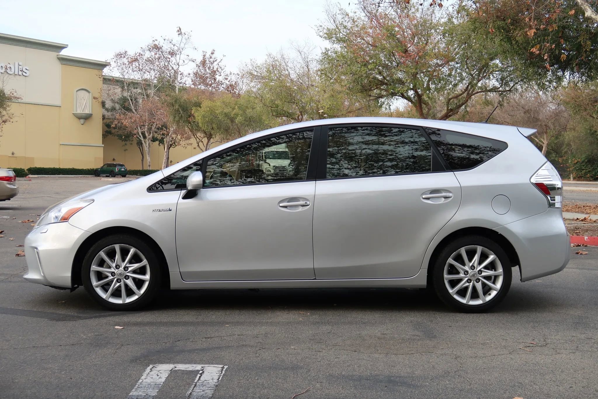 Used 2012 Toyota Prius V Five FWD image 3