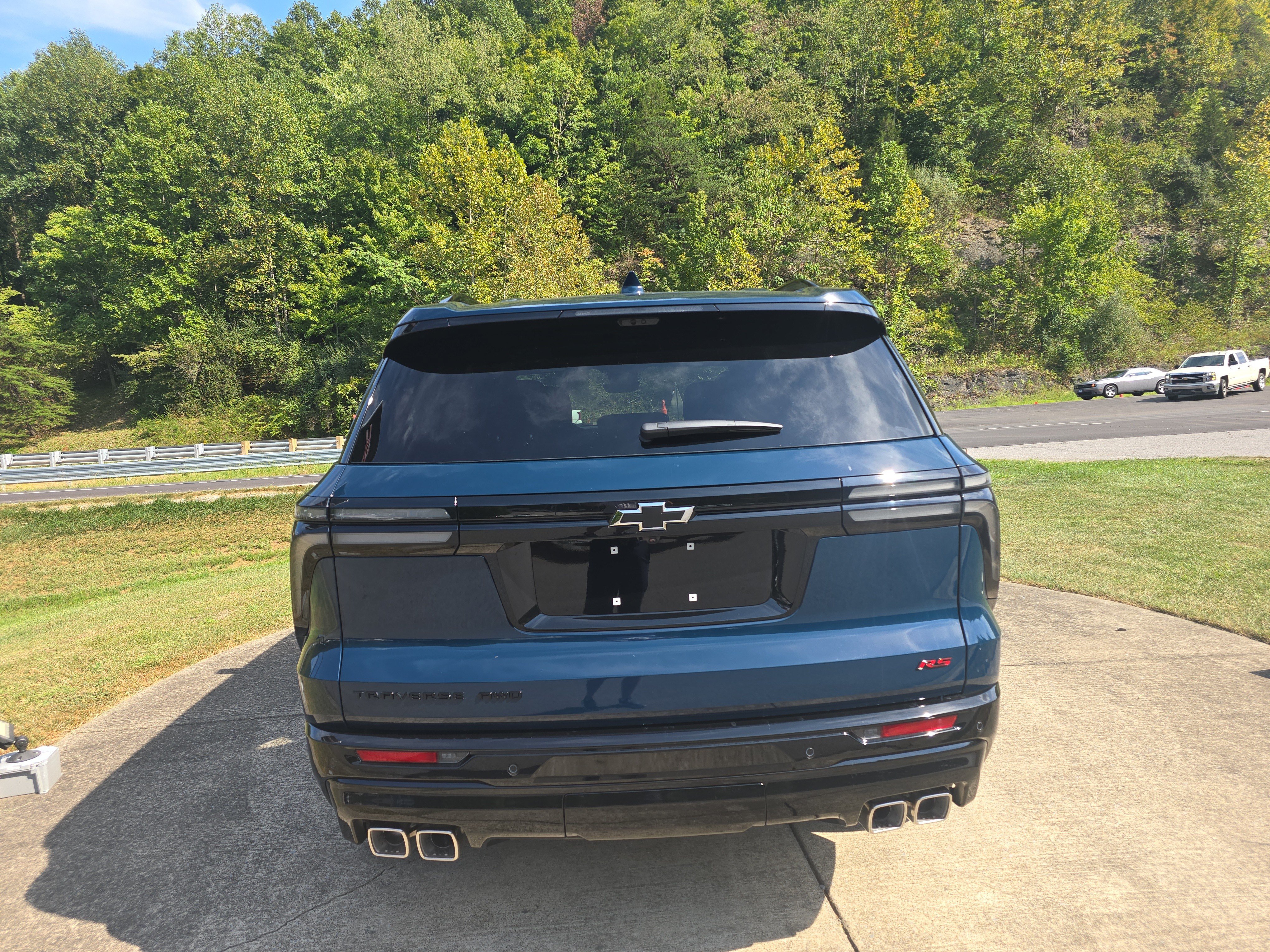 New 2027 Chevrolet Traverse RS w/ LPO, Floor Liner Package AWD/4WD image 7