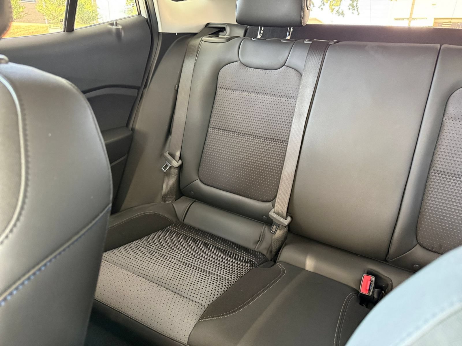 Used 2025 Chevrolet Trax LT FWD image 39