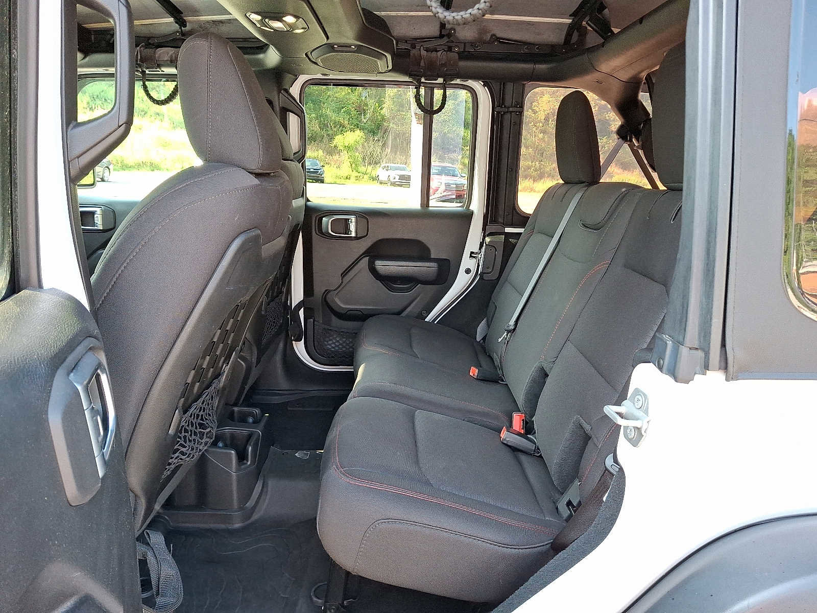 Used 2022 Jeep Wrangler Unlimited Rubicon w/ Cold Weather Group AWD/4WD image 12