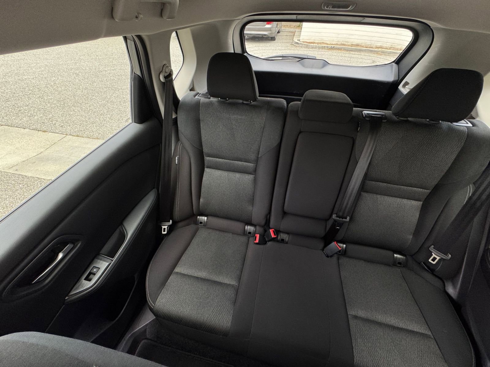 Used 2025 Nissan Rogue SV FWD image 41
