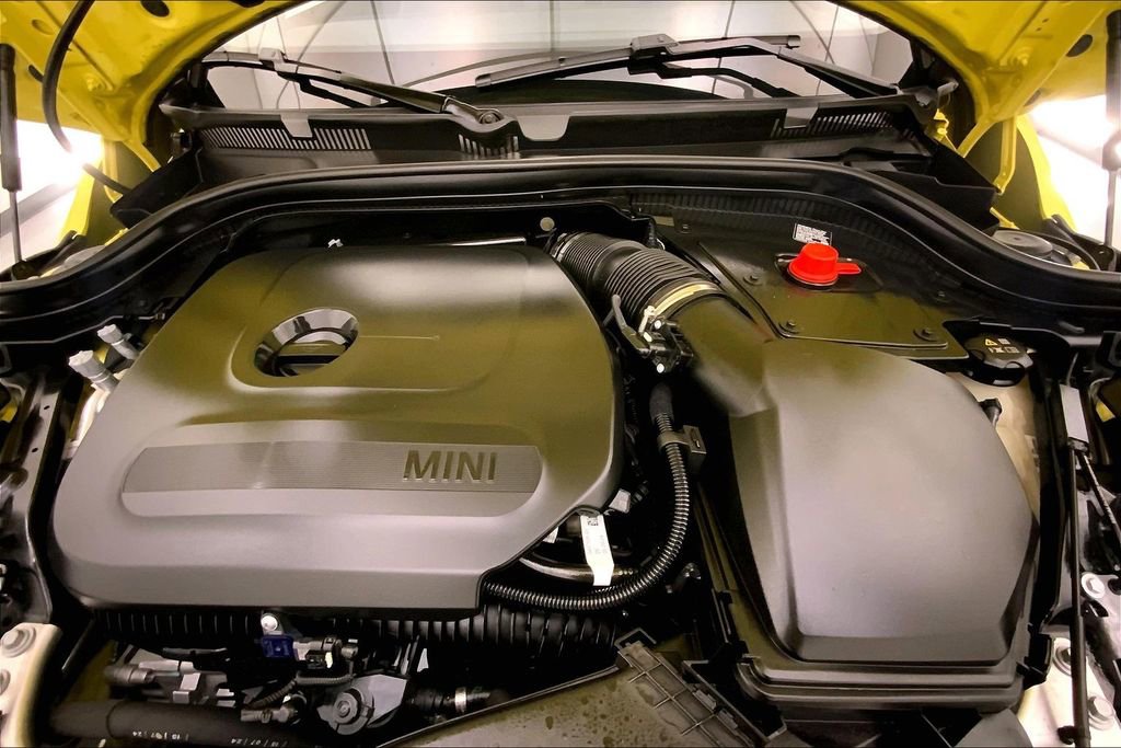 Certified 2025 MINI Cooper S image 9