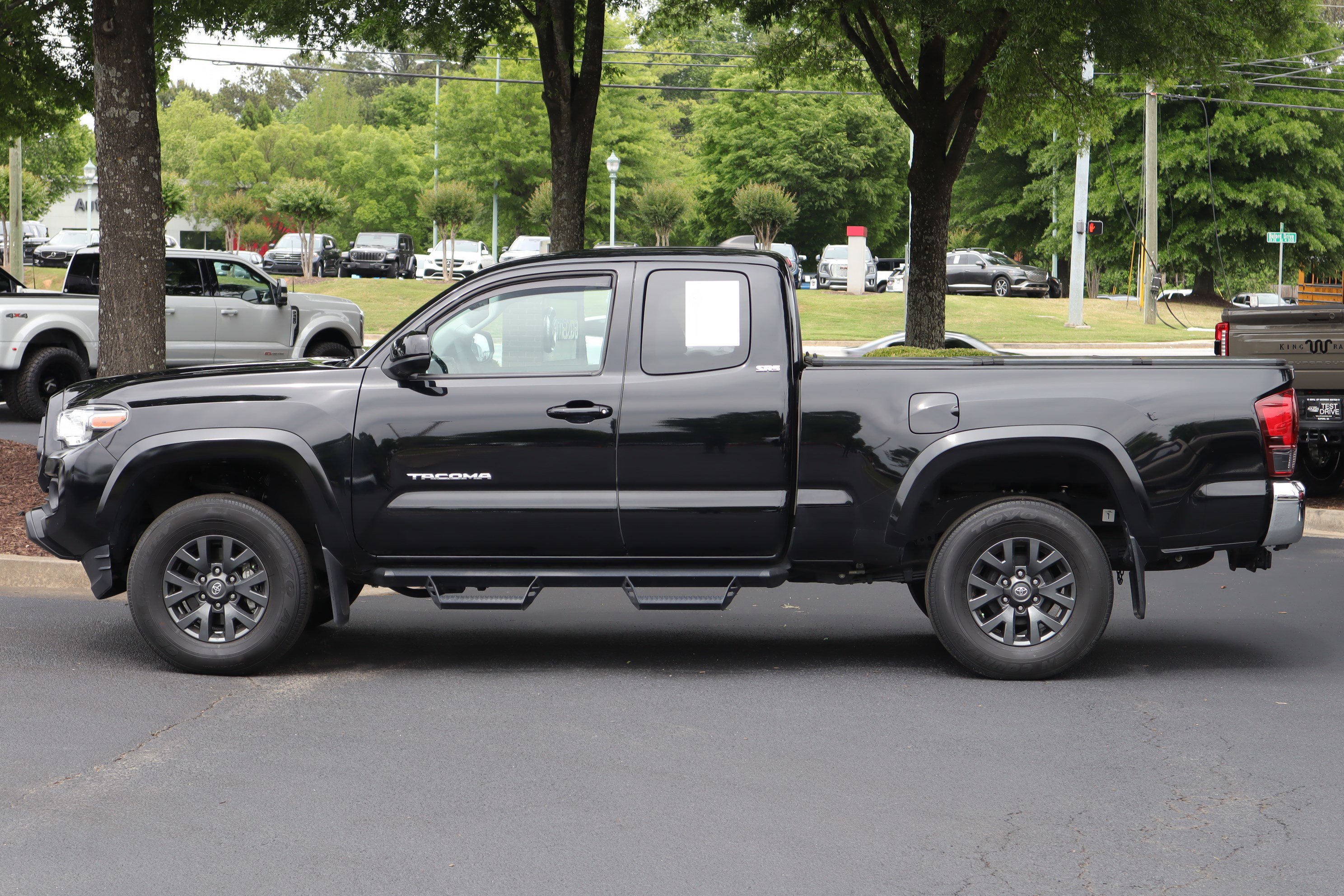 Used 2022 Toyota Tacoma SR5 RWD image 5