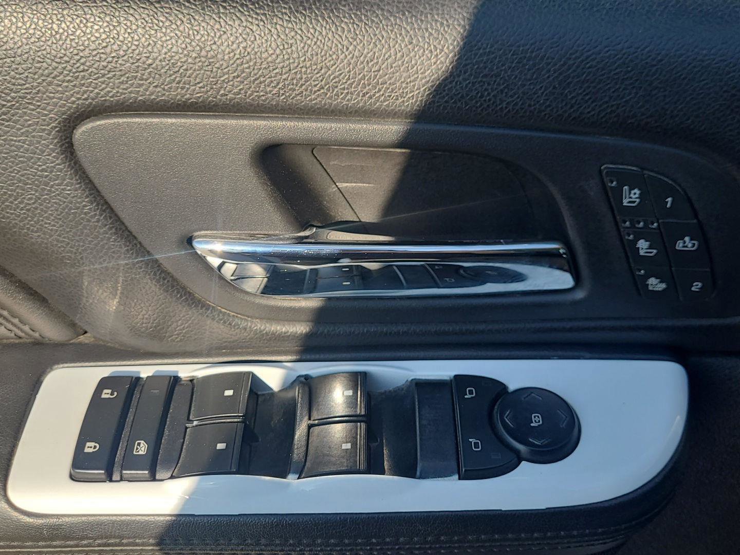 Used 2013 GMC Sierra 2500 Denali w/ Suspension Package, Off-Road image 30