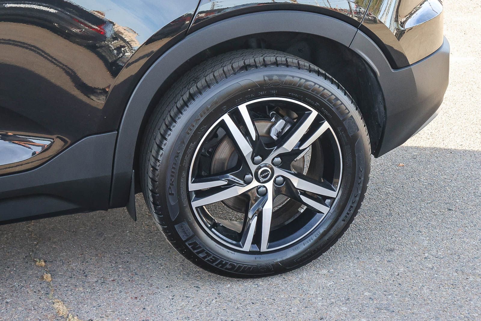 Used 2025 Volvo XC40 B5 Core image 11