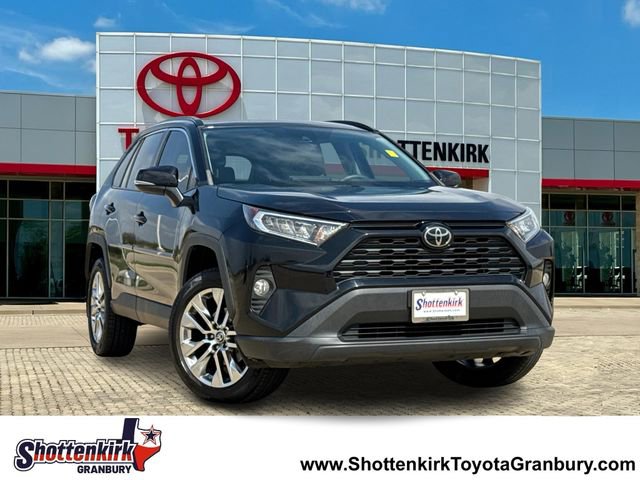 Used 2021 Toyota RAV4 XLE Premium image 1