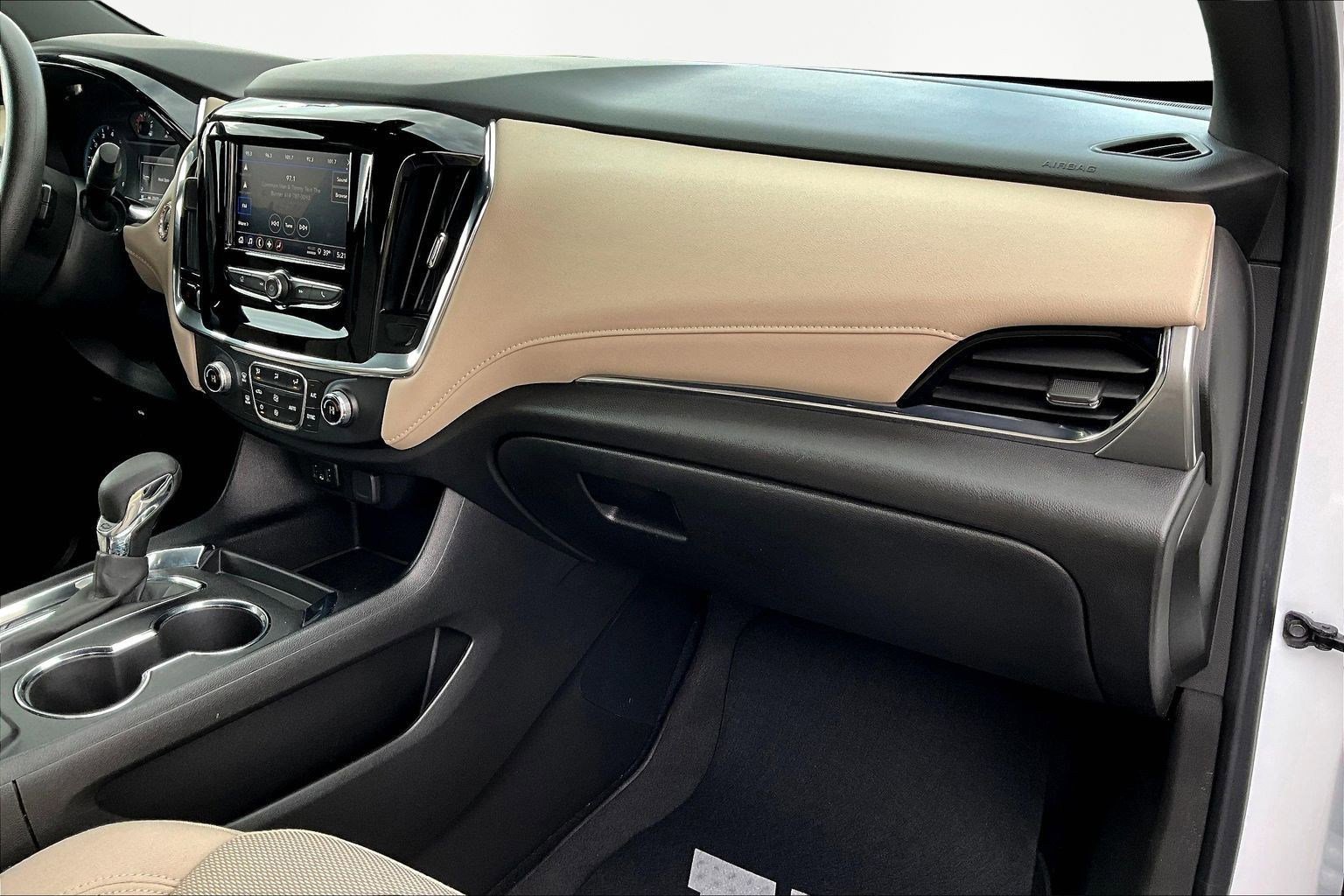 Used 2023 Chevrolet Traverse LS image 28