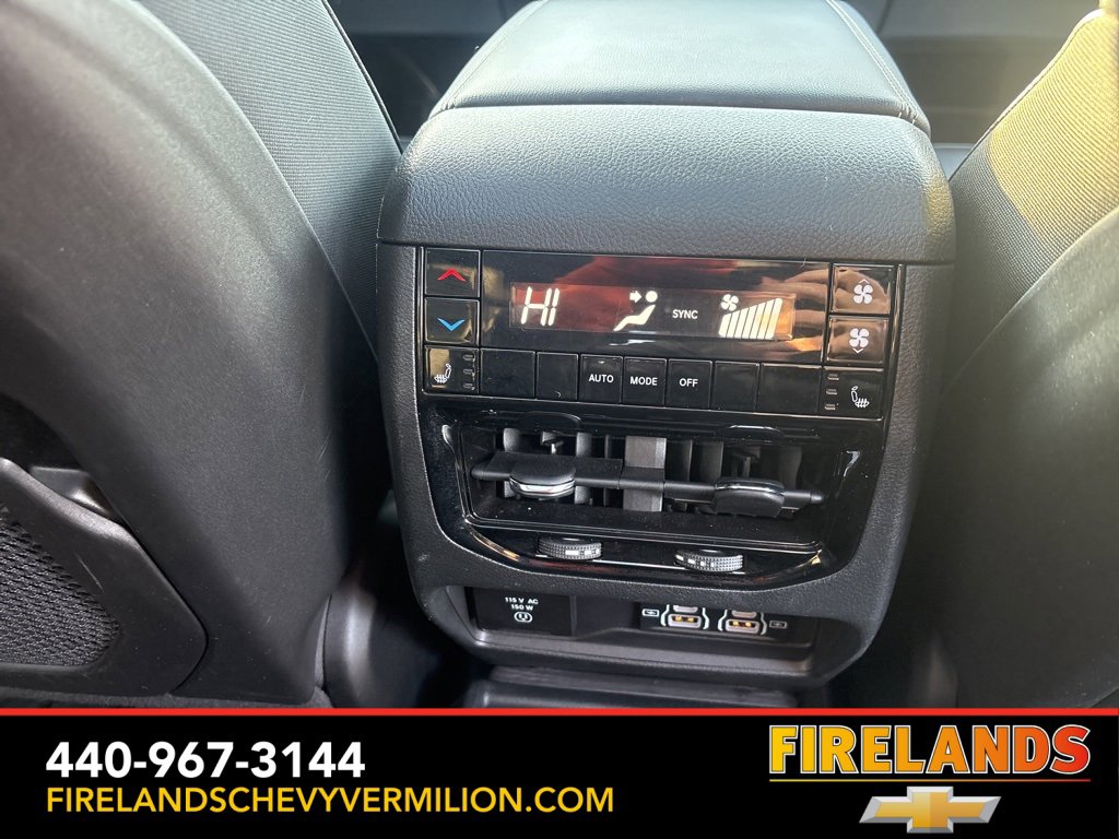 Used 2024 Jeep Grand Cherokee L Limited w/ Black Appearance Package image 38