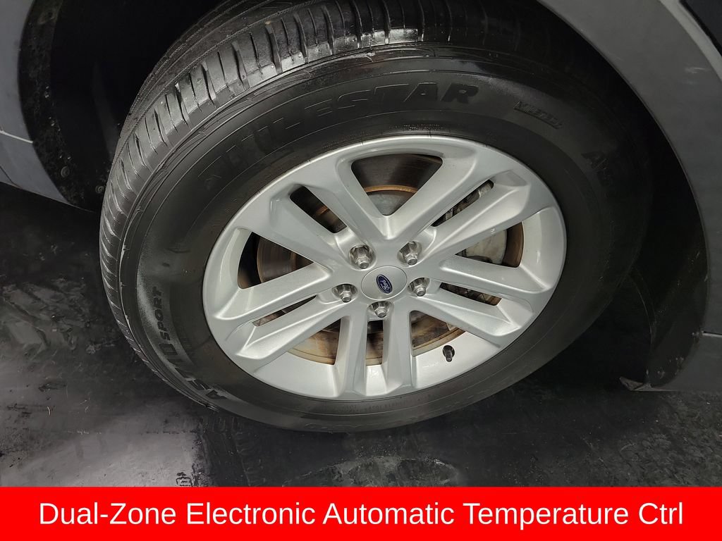 Used 2017 Ford Explorer XLT w/ Equipment Group 202A FWD image 11