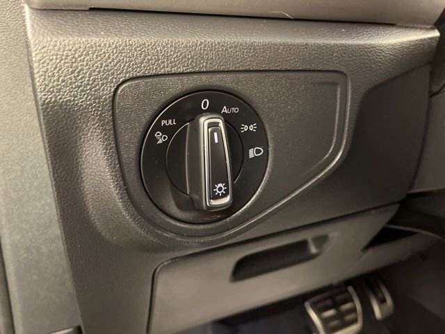 Used 2021 Volkswagen Atlas SE image 32