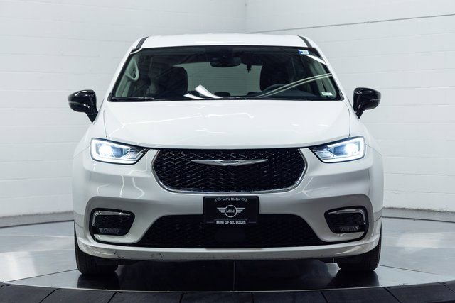 Used 2024 Chrysler Pacifica Touring-L image 5