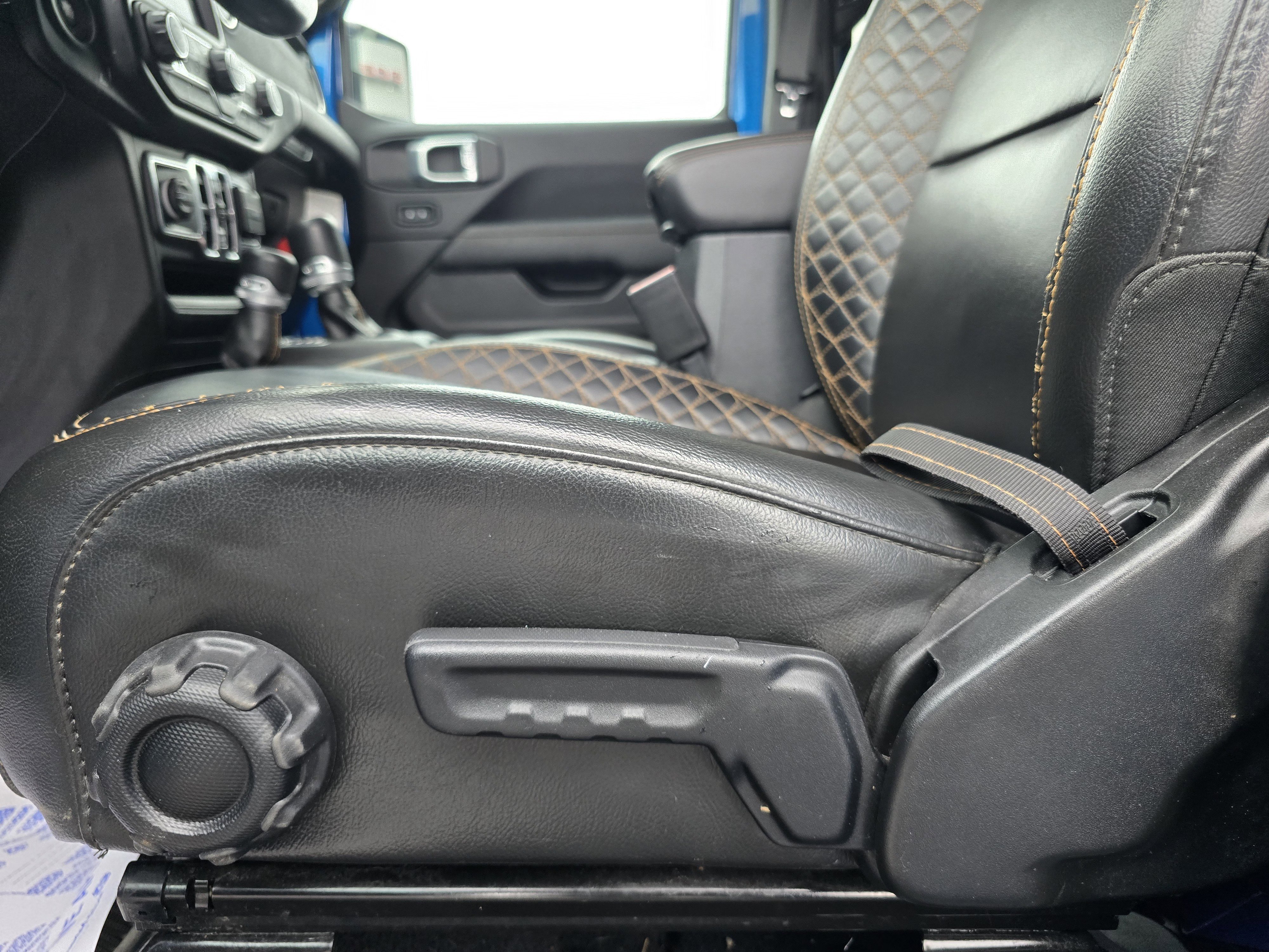 Used 2022 Jeep Gladiator Overland AWD/4WD image 13