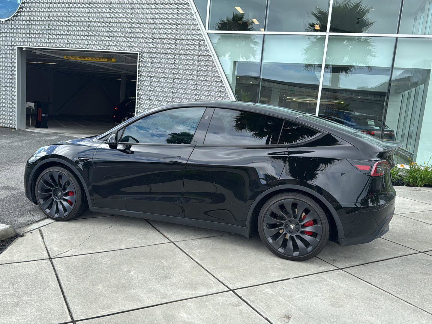 Used 2024 Tesla Model Y Performance image 9