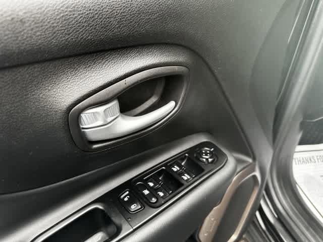 Used 2023 Jeep Renegade Latitude AWD/4WD image 17
