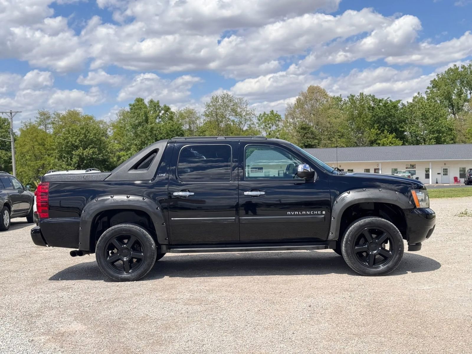 Used 2007 Chevrolet Avalanche LTZ w/ LTZ Preferred Equipment Group AWD/4WD image 6