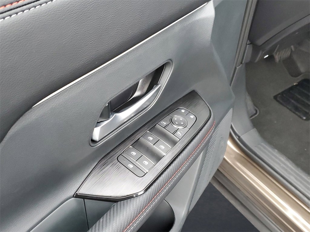 Used 2025 Nissan Kicks SR image 15