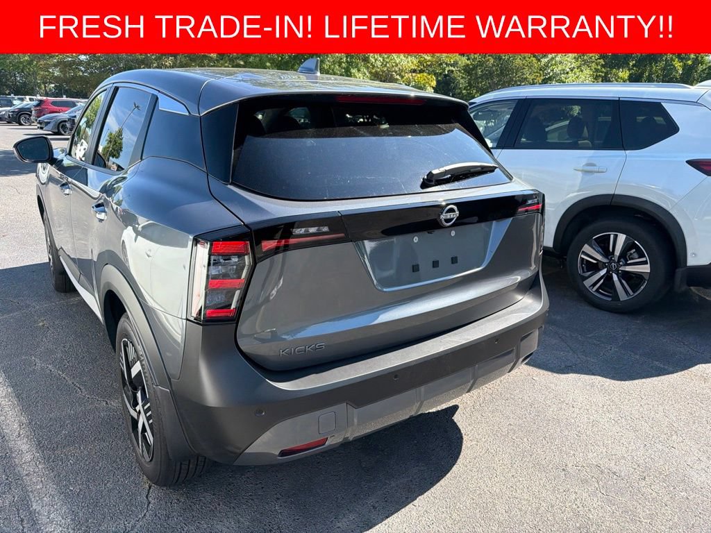 Used 2025 Nissan Kicks SV FWD image 8