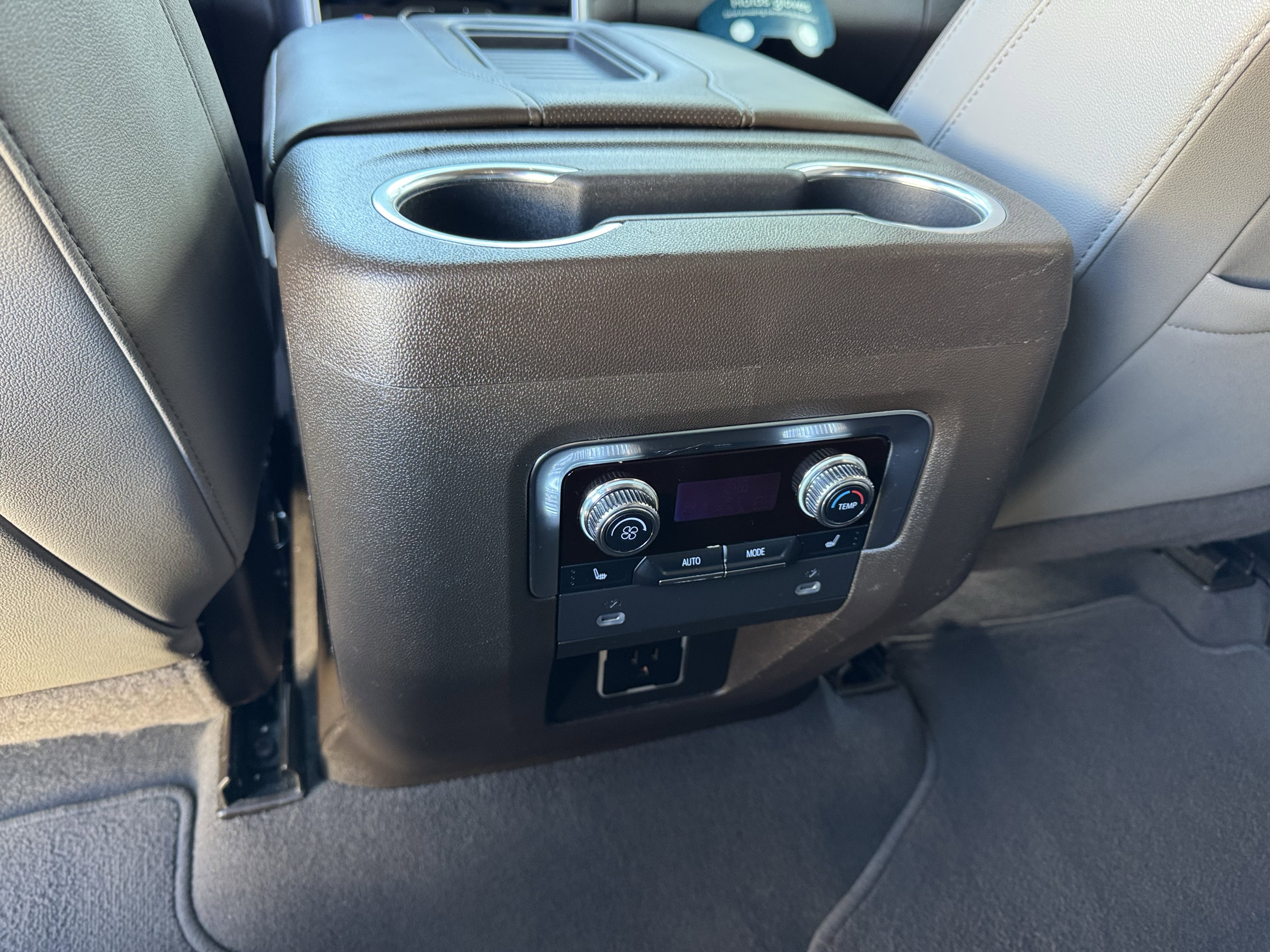 Used 2022 GMC Yukon SLT w/ SLT Luxury Package image 17