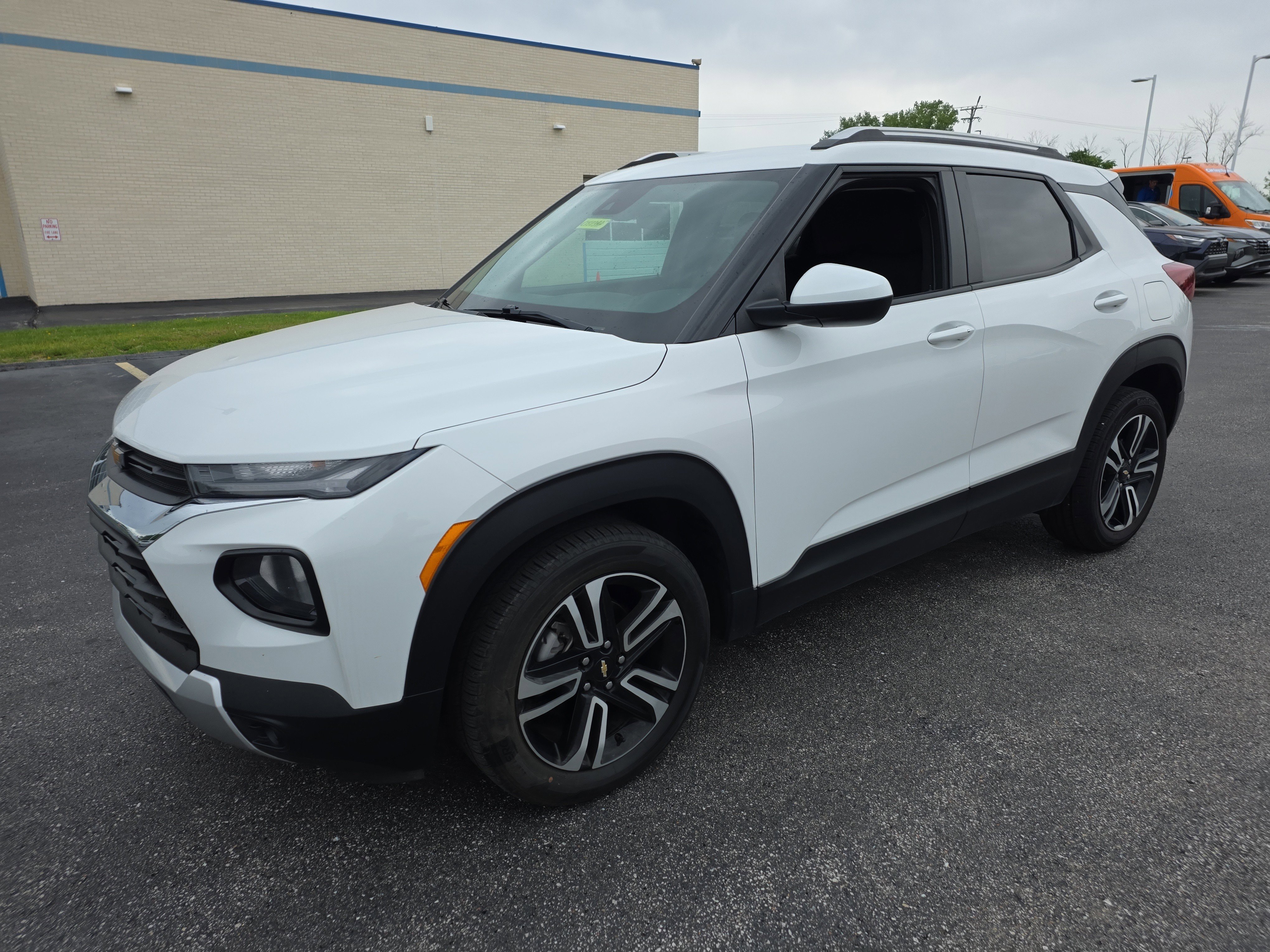 Used 2023 Chevrolet TrailBlazer LT w/ Convenience Package FWD image 6