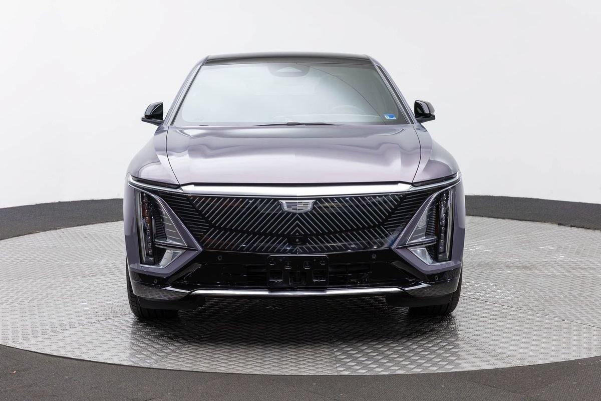 Used 2024 Cadillac Lyriq Luxury AWD/4WD image 3