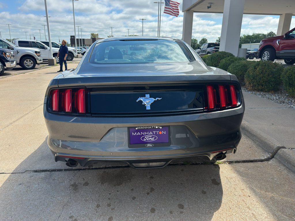 Used 2017 Ford Mustang Coupe RWD image 12