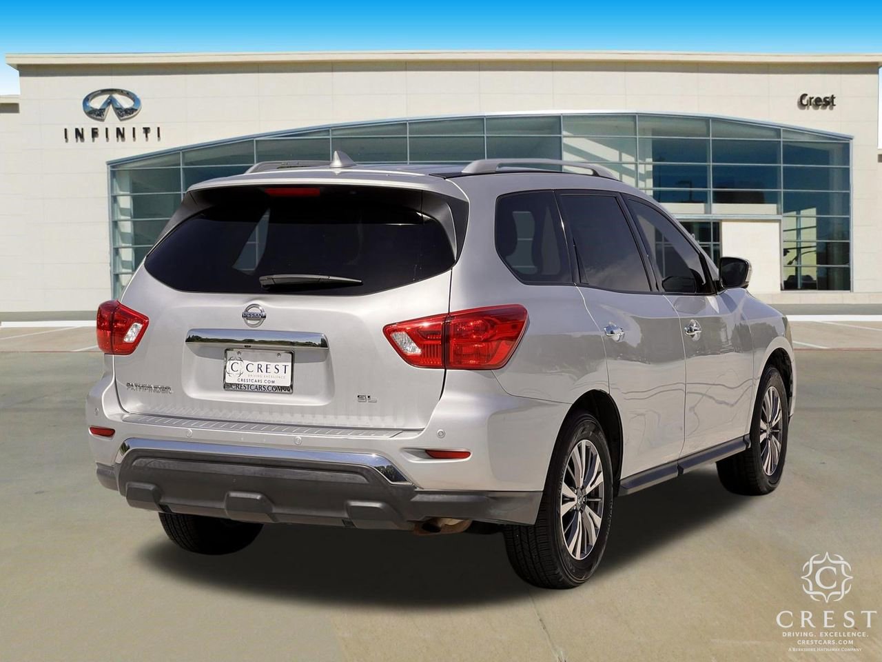 Used 2019 Nissan Pathfinder SL FWD image 3