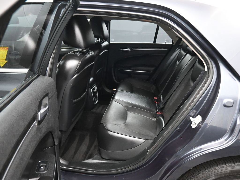 Used 2018 Chrysler 300 Limited image 30