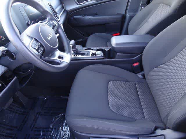Used 2024 Kia Sportage LX image 6