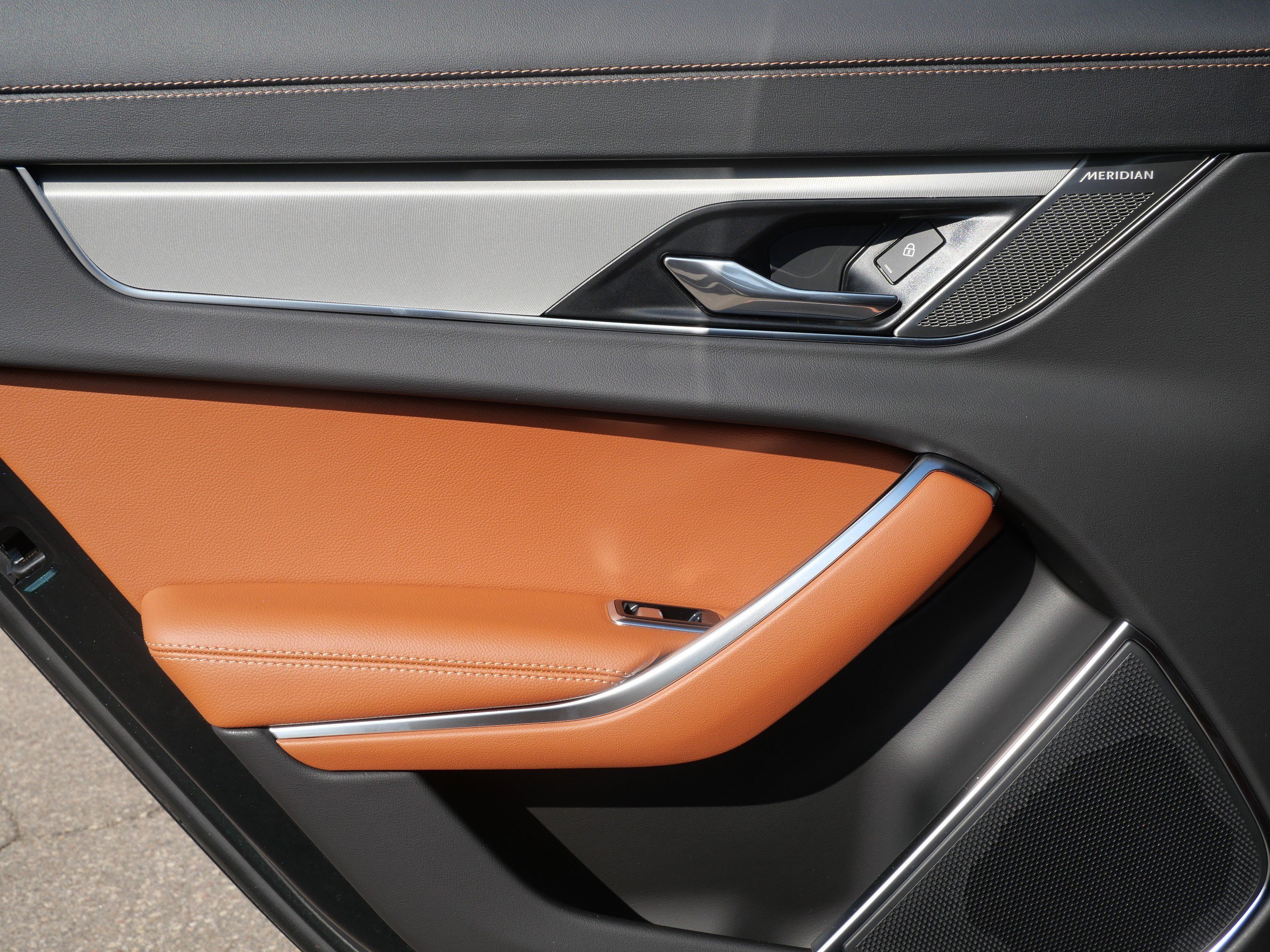 New 2024 Jaguar XF R-Dynamic SE image 6