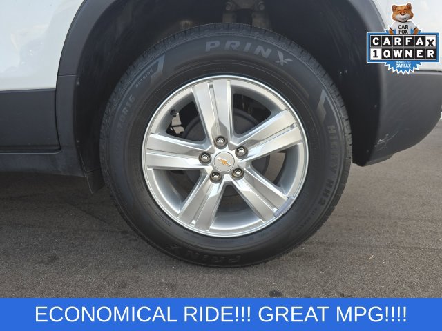 Used 2022 Chevrolet Trax LS w/ Tint and Cruise Package FWD image 27
