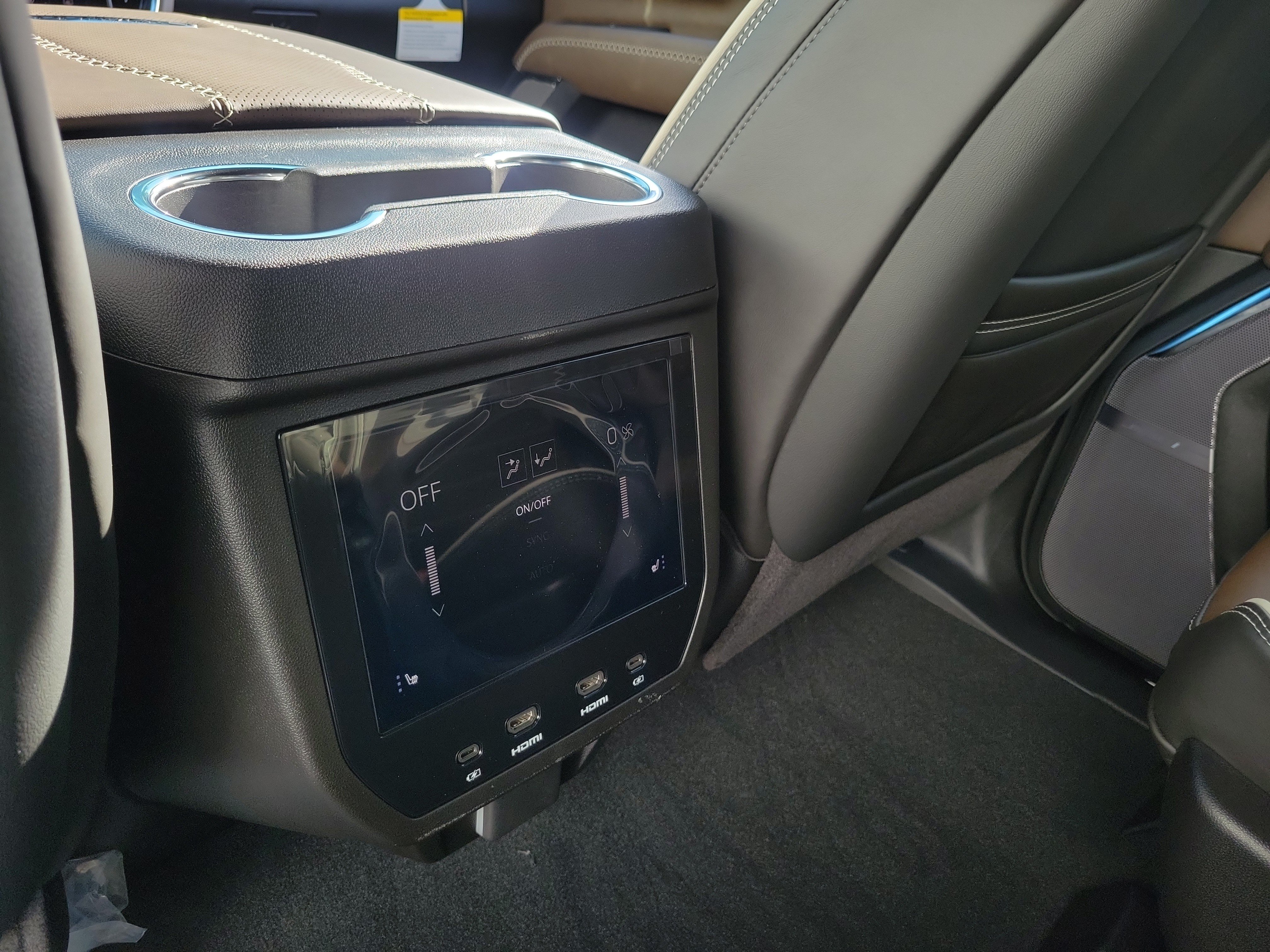 New 2026 GMC Yukon XL Denali Ultimate AWD/4WD image 16