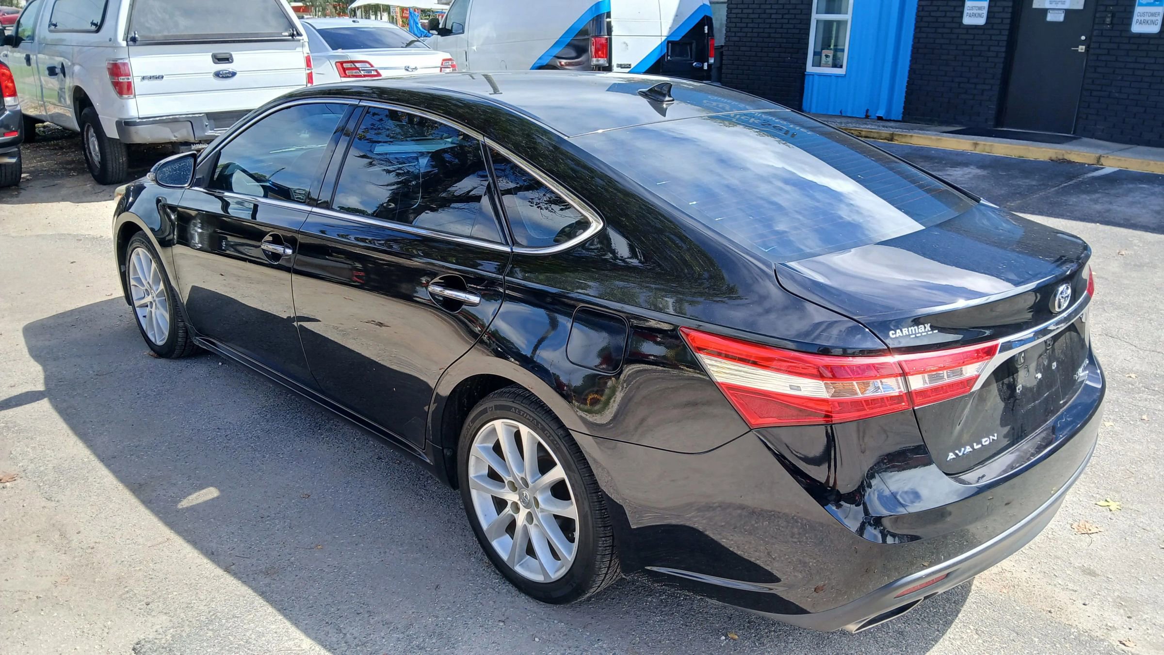 Used 2014 Toyota Avalon Limited image 3