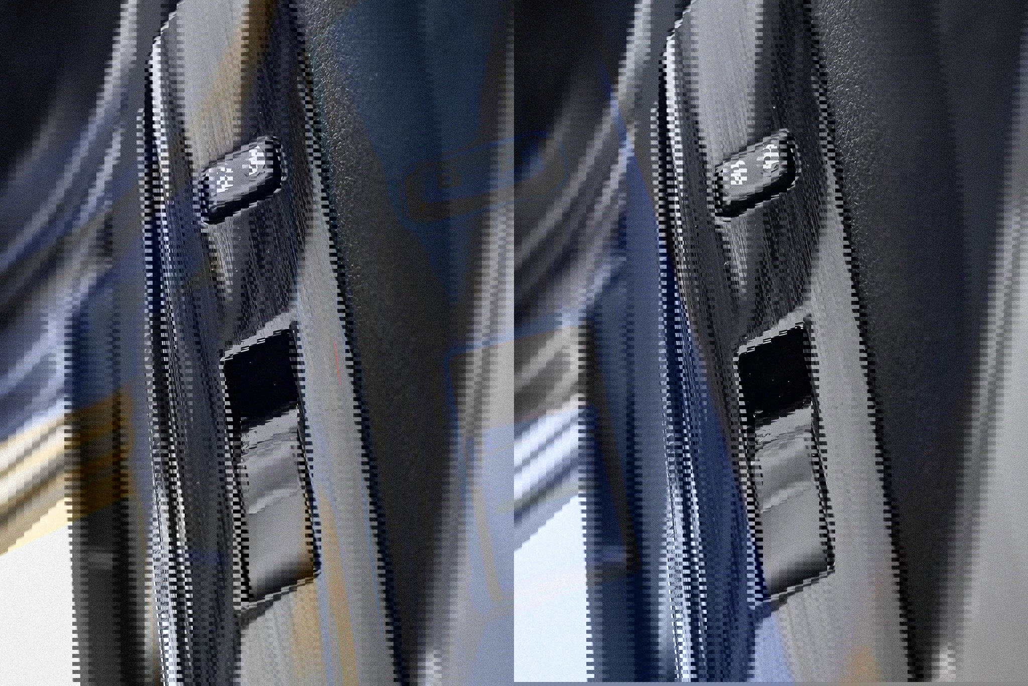 Used 2018 Toyota RAV4 Limited image 28