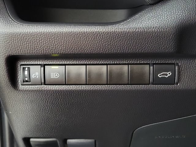 Used 2025 Toyota RAV4 XLE w/ Convenience Package FWD image 24