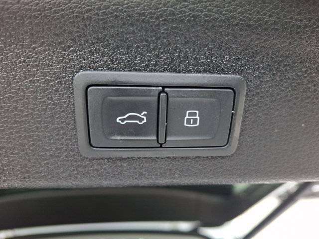 Certified 2025 Audi Q3 2.0T Premium Plus AWD/4WD image 29