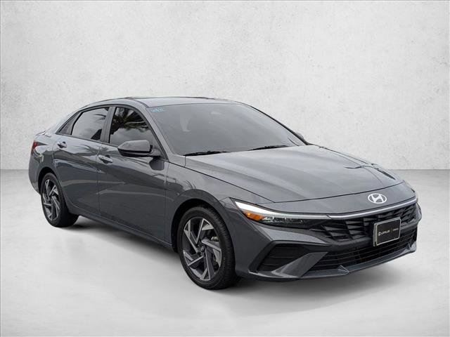 Used 2025 Hyundai Elantra Sport image 3