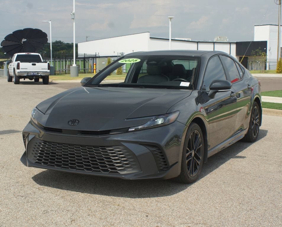Used 2025 Toyota Camry SE AWD/4WD image 23